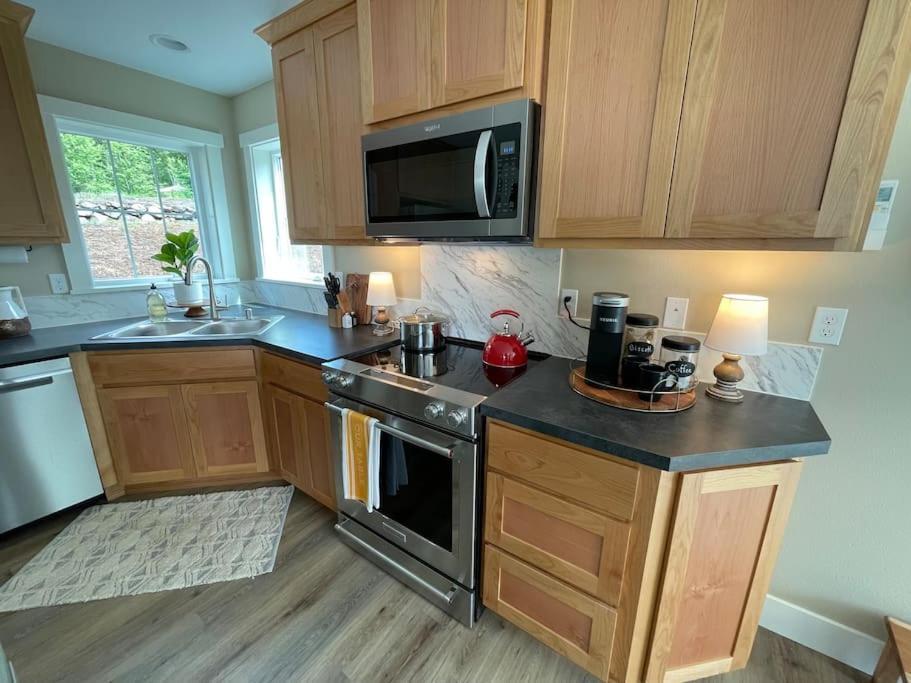 Romantic Cozy Cabin Walk To Lake Hot Tub Bikes Kayaks Grill Onalaska Exteriör bild