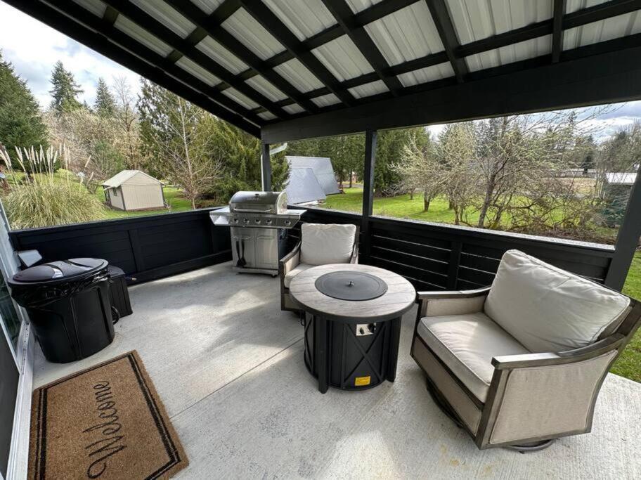 Romantic Cozy Cabin Walk To Lake Hot Tub Bikes Kayaks Grill Onalaska Exteriör bild