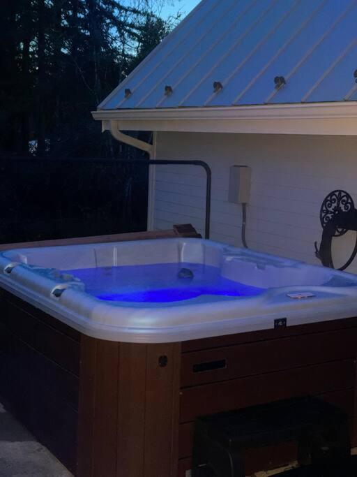 Romantic Cozy Cabin Walk To Lake Hot Tub Bikes Kayaks Grill Onalaska Exteriör bild