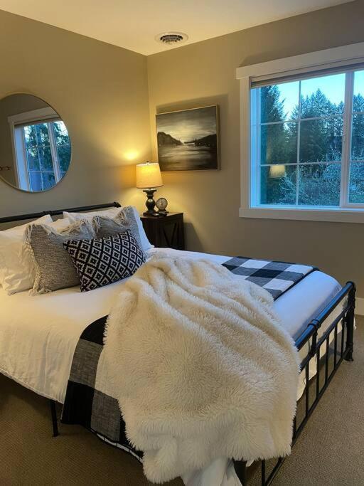 Romantic Cozy Cabin Walk To Lake Hot Tub Bikes Kayaks Grill Onalaska Exteriör bild