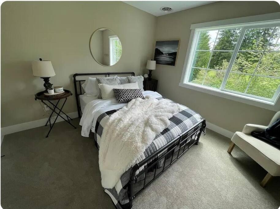 Romantic Cozy Cabin Walk To Lake Hot Tub Bikes Kayaks Grill Onalaska Exteriör bild