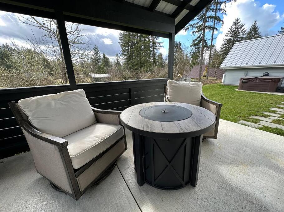 Romantic Cozy Cabin Walk To Lake Hot Tub Bikes Kayaks Grill Onalaska Exteriör bild
