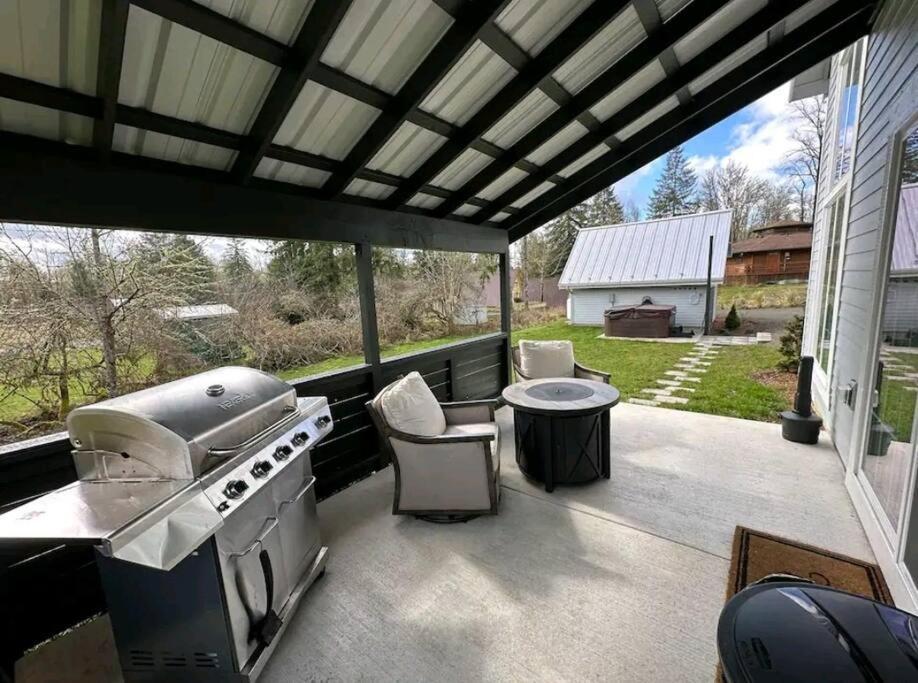Romantic Cozy Cabin Walk To Lake Hot Tub Bikes Kayaks Grill Onalaska Exteriör bild